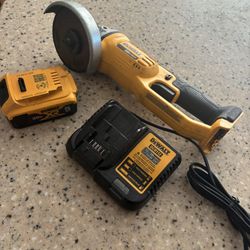 Dewalt Grinder 20 V. With Charger And 5.0 Ah Battery 