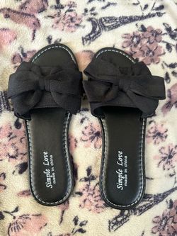 Black flat slippers with bow decor