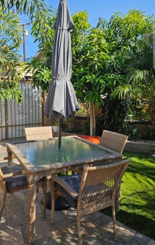 Patio Set/Outdoor Dining Set With Umbrella And Vase/outdoor Furniture/Cash Only 