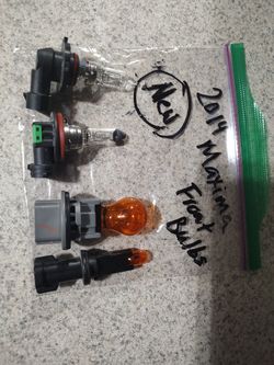 2014 Nissan Maxima Set Of Front Headlight Bulbs