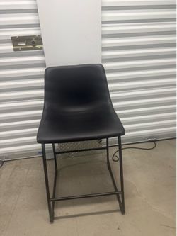 Black leather Barstool- Ashley furniture(Excellent condition)