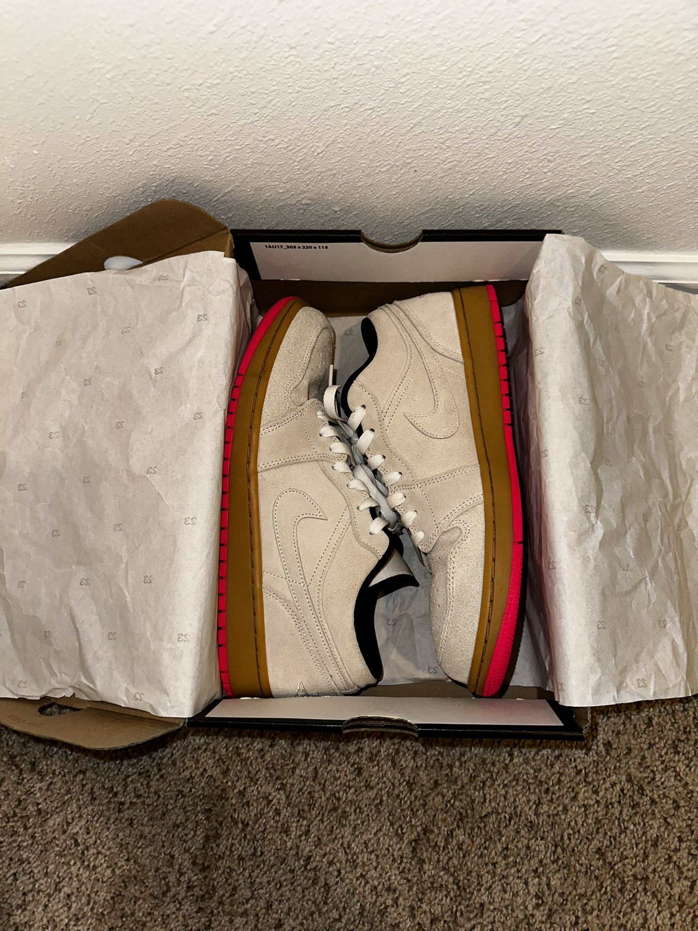Jordan 1 Low White Gum Hyper Pink Size 9.5