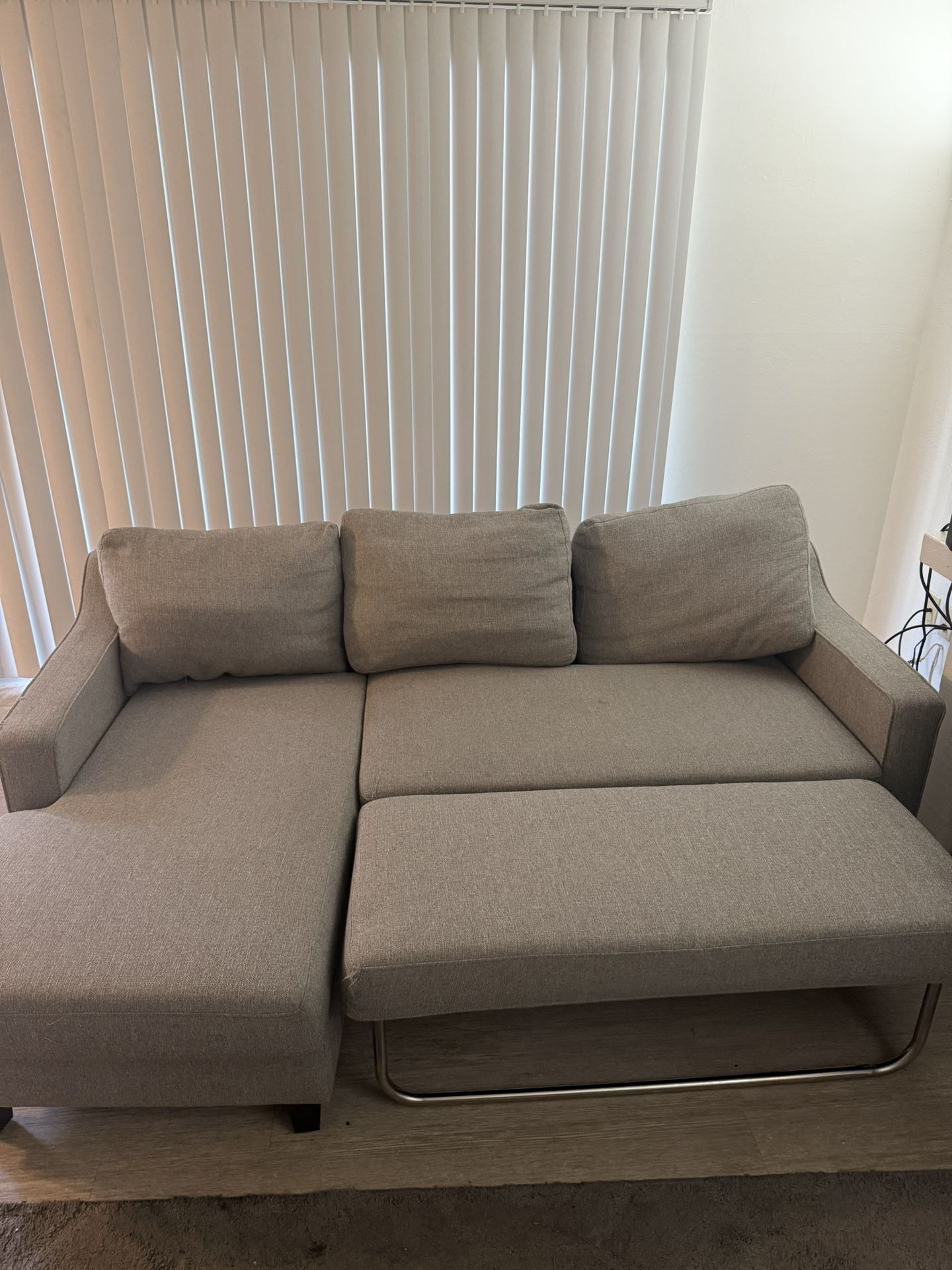 Courtney Sectional With Pull Out Bed