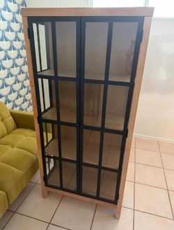 Target display cabinet