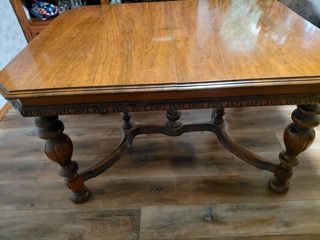 Antique Mahogany Dining Table & 6 Chairs