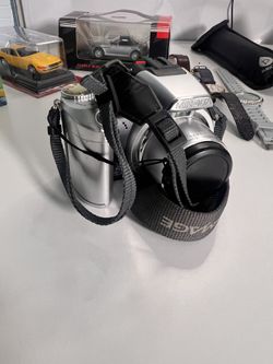 "Cámara digital Minolta Dimage en venta. Funcionando al 100%. La cámara ha sido probada y toma fotos y videos perfectamente, sin fallas internas.