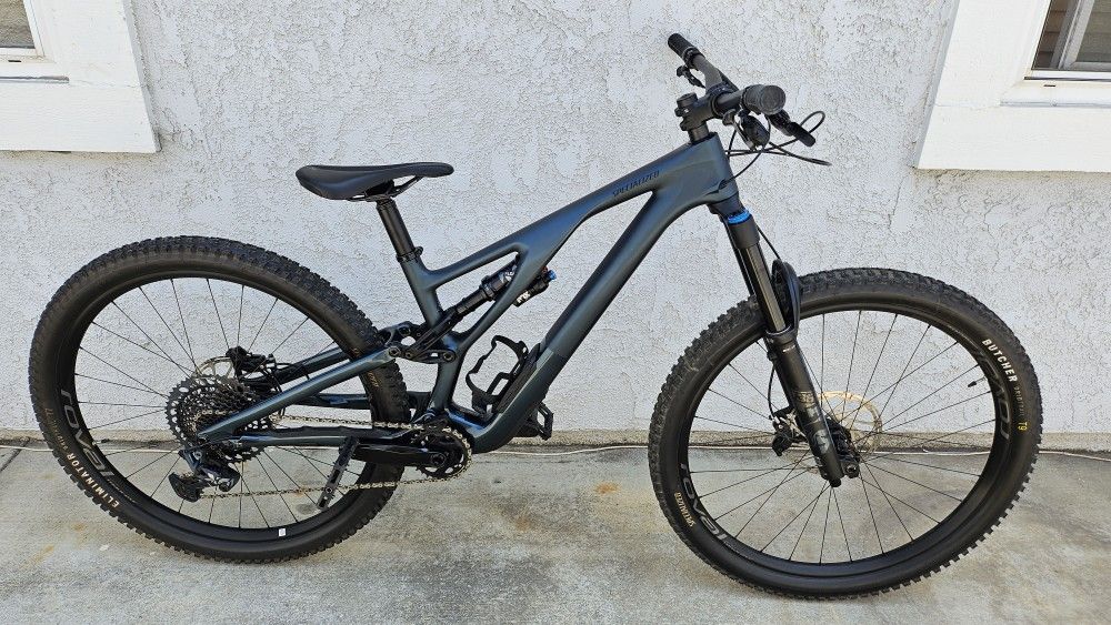 2022 Specialized Stumpjumper EVO Mountain Bike- LIKE NEW