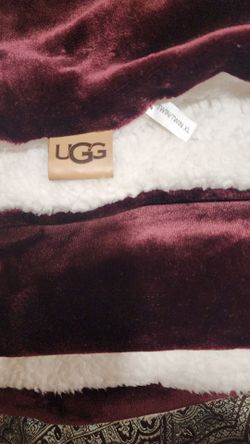 UGG BRAND PLUSH TWIN BLANKET