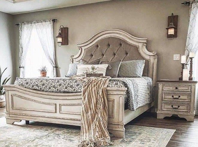 Brand New/Realyn Chipped White King Size Bed Frame Cama///Queen Size Available//Mattress Sold Separately