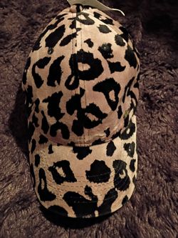 Jessica Simpson baseball cap
