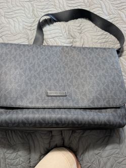 Michael Kors Messenger Bag