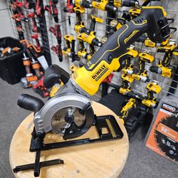 DEWALT
ATOMIC 20V MAX Cordless Brushless 4-1/2 in. Circular Saw (Tool Only)