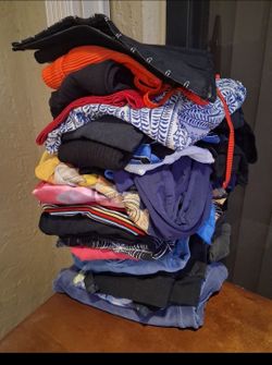 30 pieces ladies xs-s clothing lot (includes a waist trimmer) $25 FIRM for ALL!