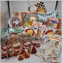 Garfield Collectibles Shirts Mugs Figurines Nightgown Towel Vintage 