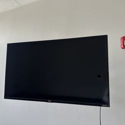 TCL ROKU TV 40”