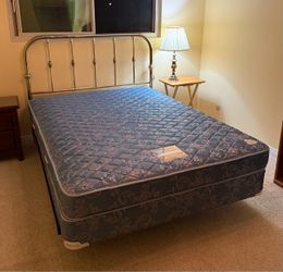 Complete Queen Bed Set – Vintage Metal Headboard, Mattress & Box Spring