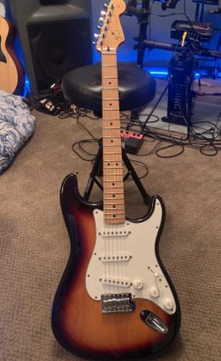 Fender Bundle - Stratocaster, Mustang III V2 Amp, Footswitch