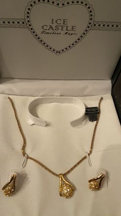 Ice castle Necklace and earring set