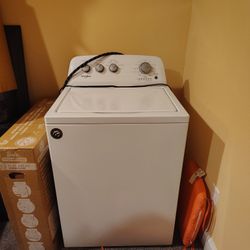 Lightly Used Washer / Washing Machine 