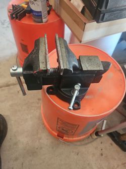 Vise 4 in jaws, swivel, clean , nice condition. E MESA