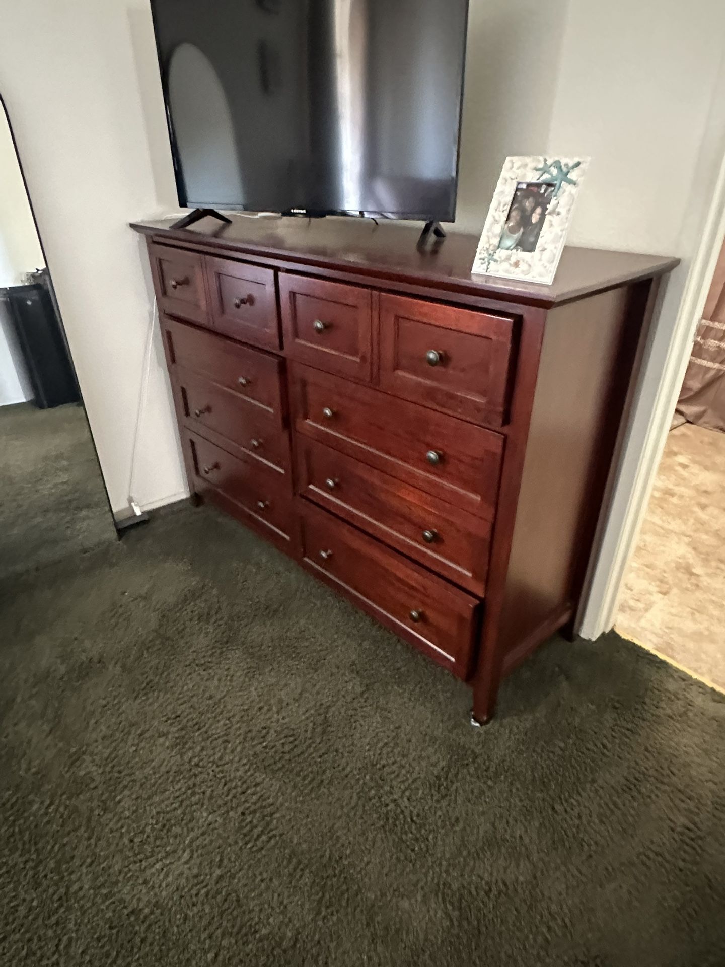 Queen Size Bed Frame And Dresser