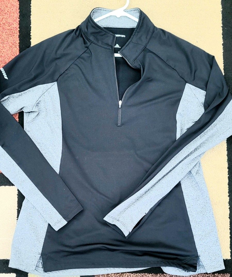 Ladies long sleeve activewear Sport-Tek Shirt 1/2 zip XL