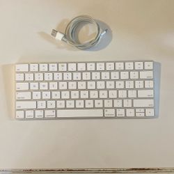 Apple Magic Keyboard With Charger 