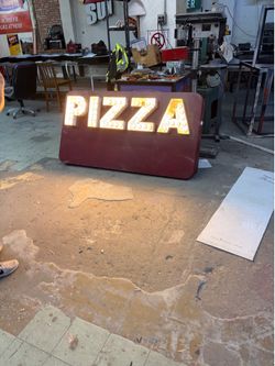 Pizza Sign with Edison lightbulbs refurbished by the Sign Man
