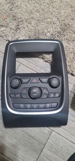 2019 Dodge Durango Bezel Radio / Navigation  