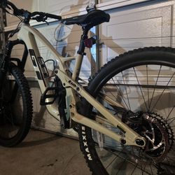 GT Force Carbon Elite Enduro Mountain Bike 29 Inch