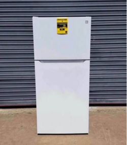 18.1 cu. ft. Top Freezer Refrigerator in White with E-Star