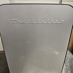 Frigidaire Portable AC/DC  Refrigerator