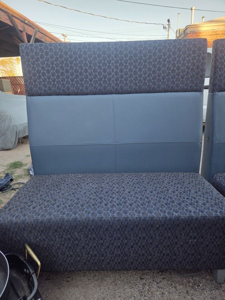 SET(2) OF NATIONAL LOUNGING SEATING