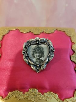 Vintage Pewter Victorian Style Heart Shape Photo Frame Brooch Pin 1.25"×1.5" F10