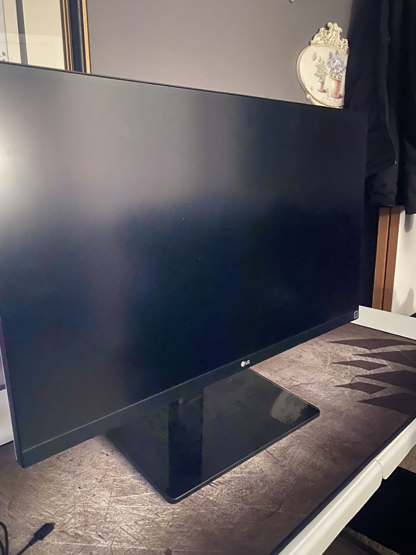 LG 4k HDR 27” Monitor MUST BE GONE BY 4th