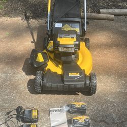 Dewalt 20V MAX 21 in. Brushless Cordless Battery Powered Self Propelled Lawn Mower Kit with (2) 10 Ah Batteries & Chargers