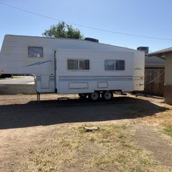 2001 Mallard 26Ft Large Slide Out Good Condition