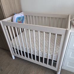 Mini Crib with mattress