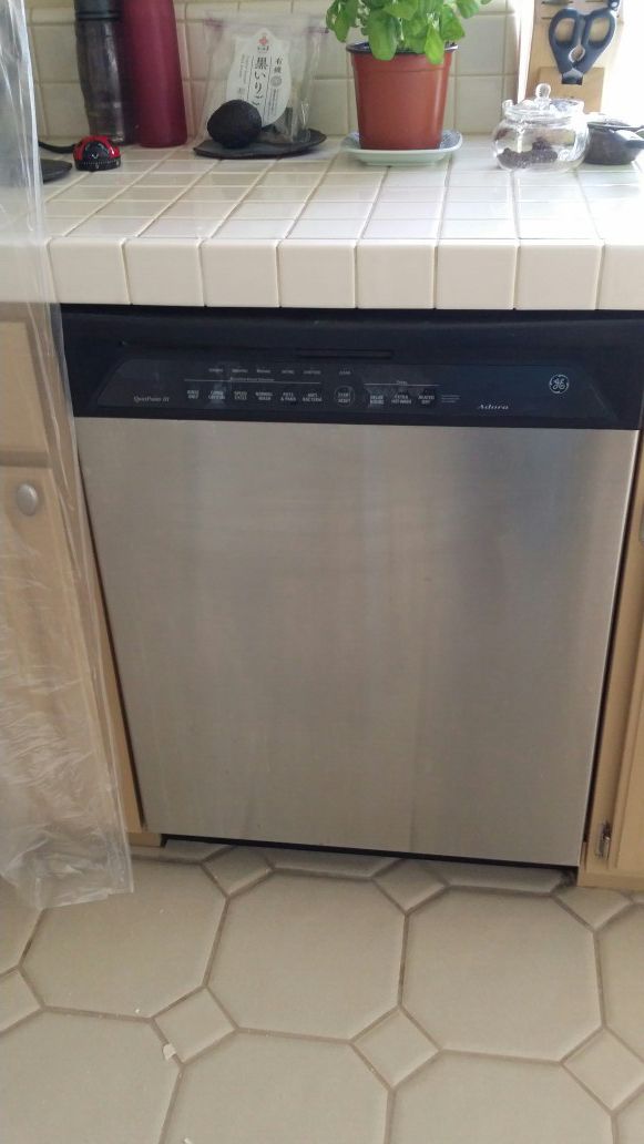 GE stainless steel dishwasher. Excellent condition!