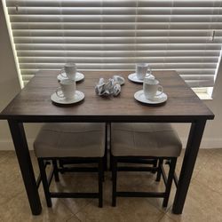 Roland High Dining Table with 4 Upholstered Barstools