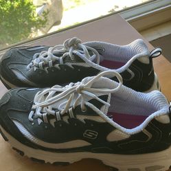 Women’s Sketchers Wide Fit Memory Foam 5 1/2