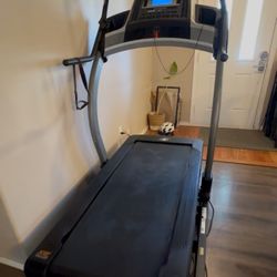 NordicTrack x9i Incline Trainer Treadmill- with Reflex Cushion Technology