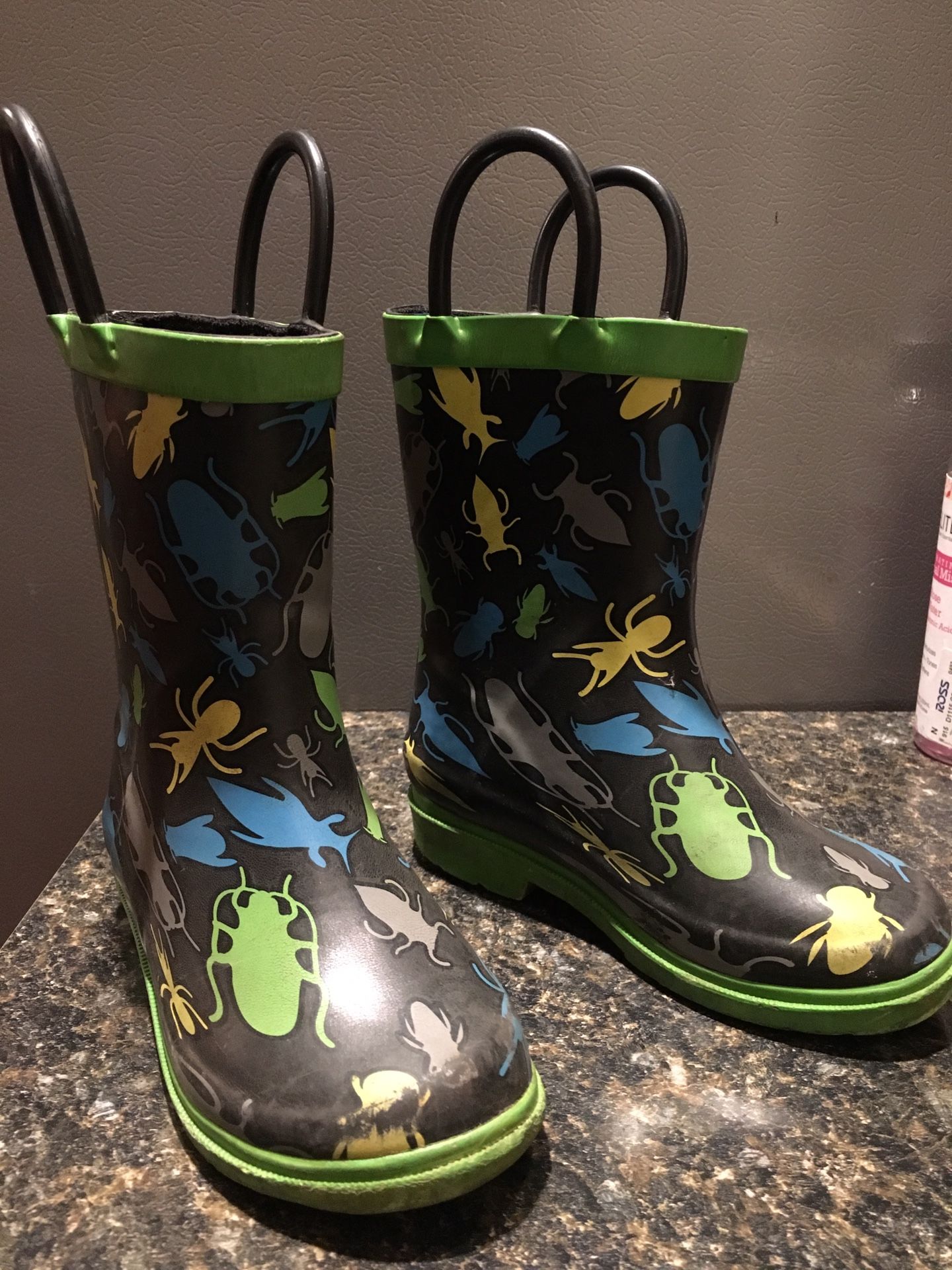 Kids rain boots size 9
