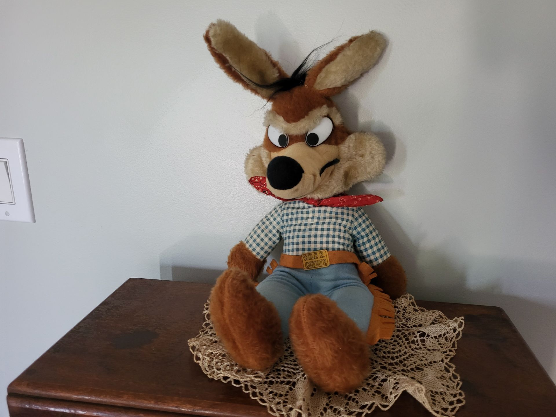 Vintage 1971 Wile E. Coyote Plush Doll - Mighty Star Warner Bros - Great Condition!