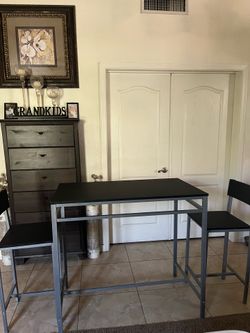 Table & chairs