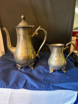 Vintage cream and tea vases
