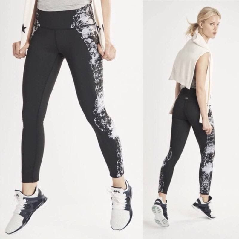 ALO YOGA Black White Dark Krystal Graphic High Waisted Airbrush Workout Leggings