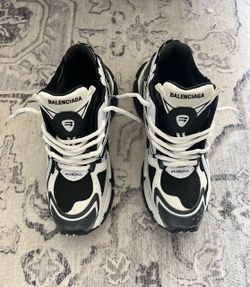 Balenciaga Runners black and white