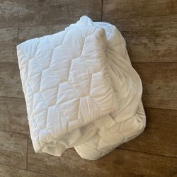 2 Twin Sized Mattress Protectors 