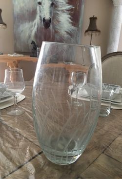 Chrystal flower vase .